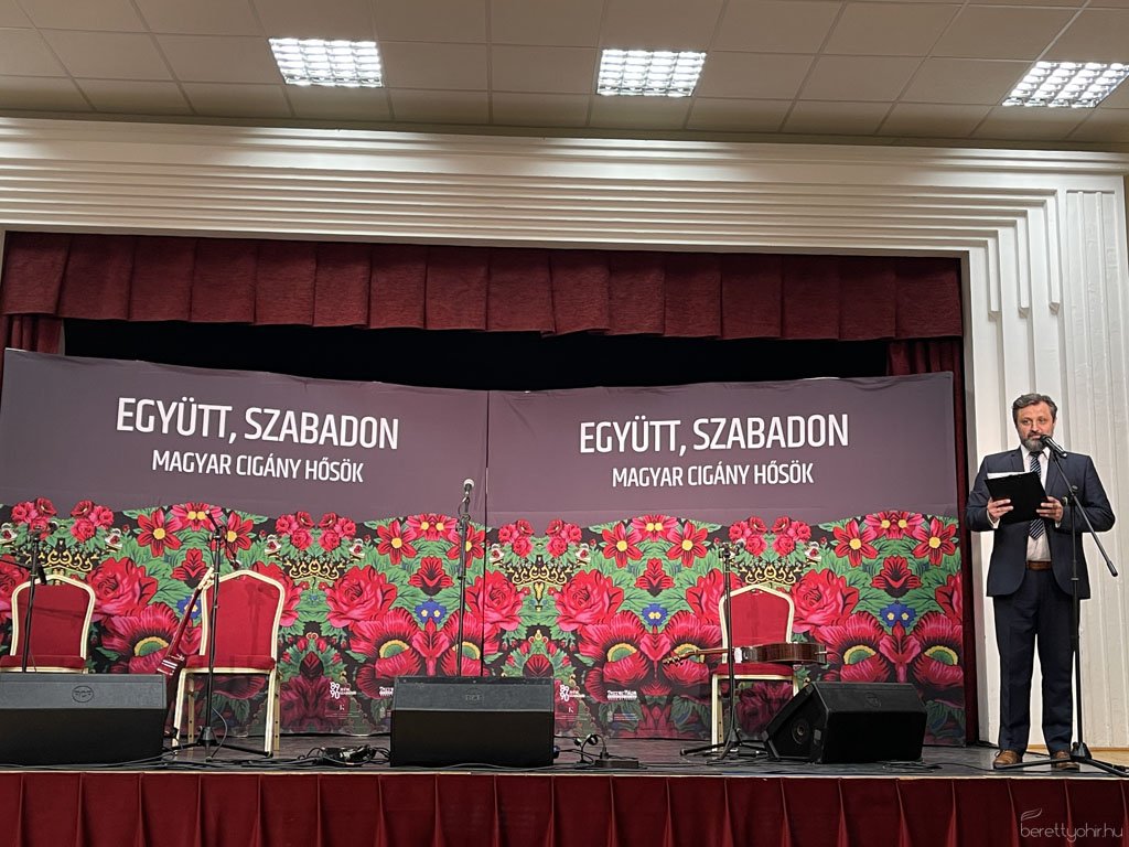 Együtt, szabadon - kiállításmegnyitó13